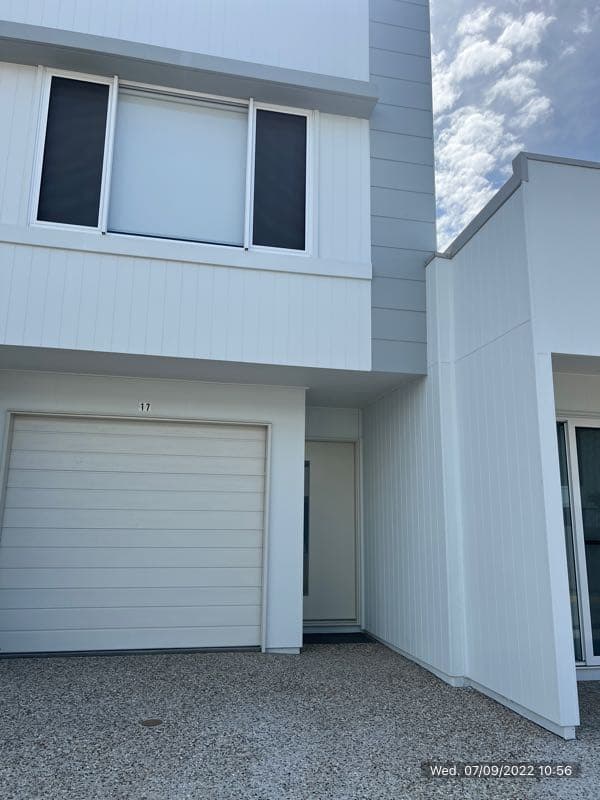 Modern Townhouse Living – Water Included!